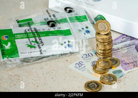 LONDON, Großbritannien - 03. APRIL 2022: Seit März 31. sind die kostenlosen Covid-19-Tests in England unter der Politik von`Leben mit Covid beendet. Laterale Flo Stockfoto